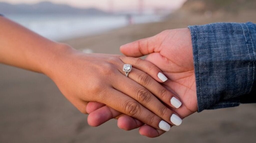 How Much Should You REALLY Spend On A Wedding Ring (+ tips)