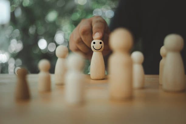 12 Personal Branding Examples to Follow in 2025 (with tips)