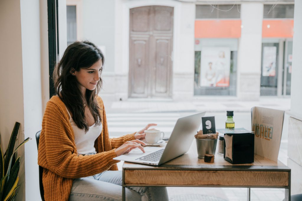 10 Easy Side Hustle Ideas You Can Start With No Experience